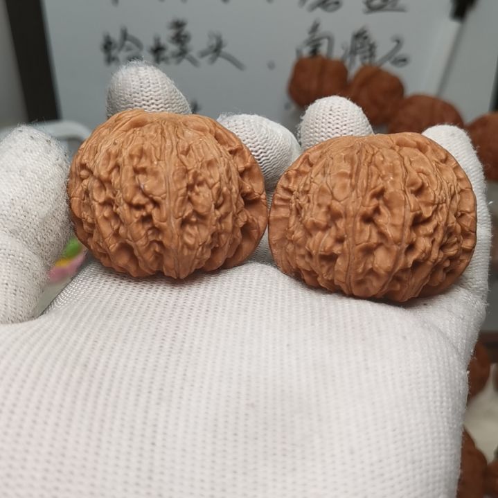 文玩核桃把件43闷尖白狮子微瑕