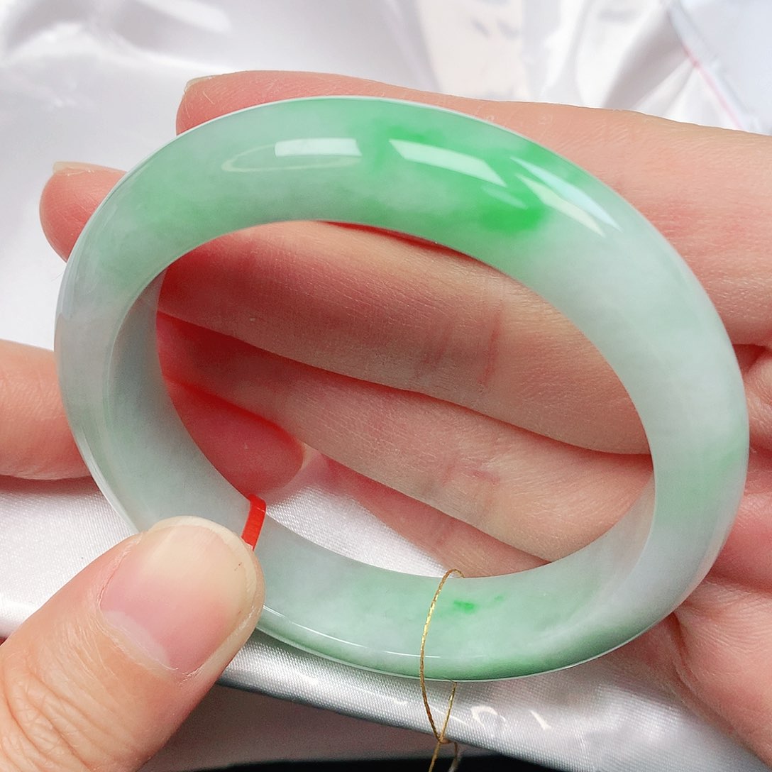 翡翠手镯未镶嵌抖音999