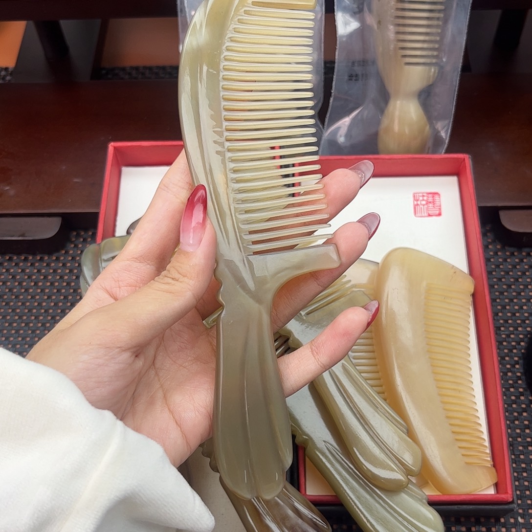 手工制作纯牛角梳子