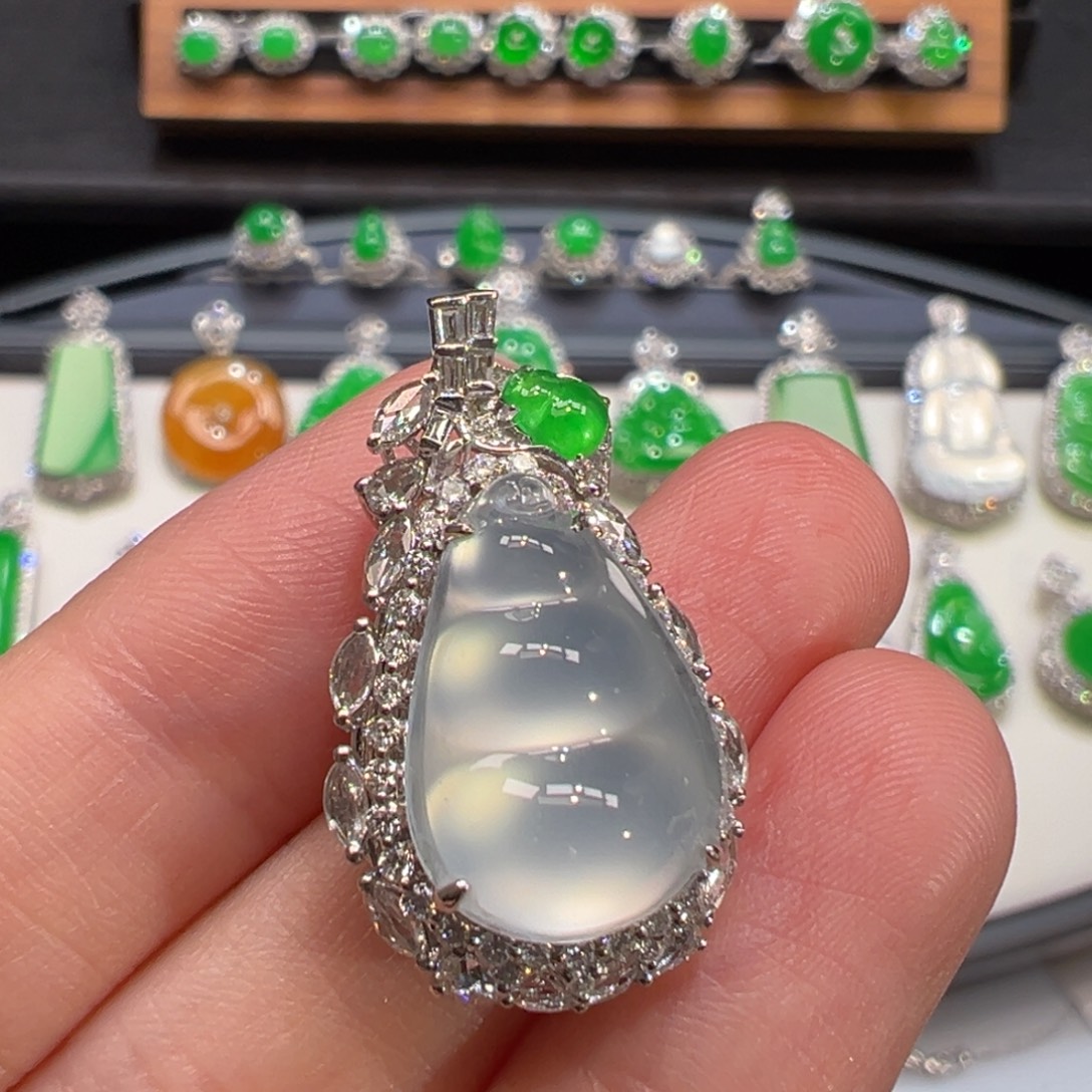 翡翠18K金镶嵌颈饰收到货48小时鉴赏期