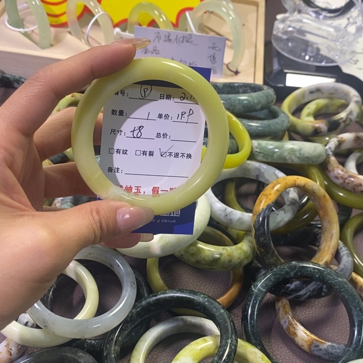 蛇纹石玉手镯未镶嵌