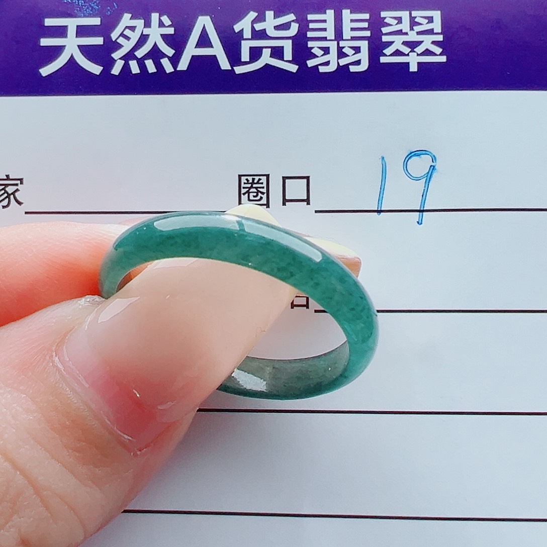 未镶嵌戒指翡翠在**方戒圈