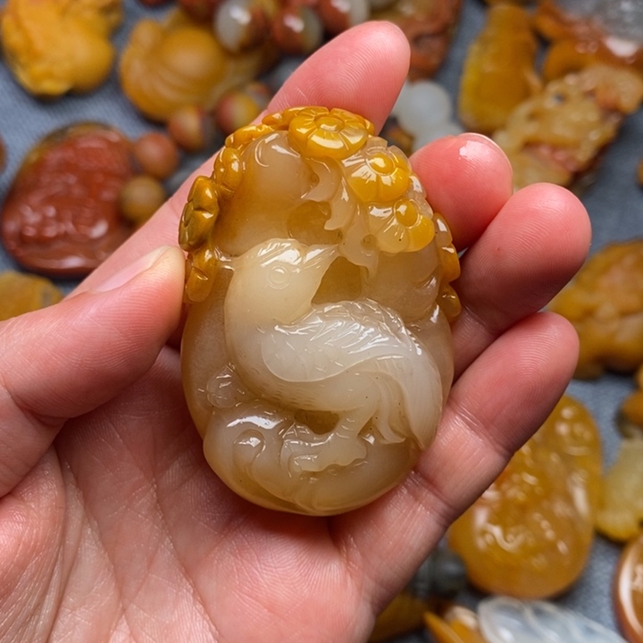 石英质玉（黄龙玉）合金颈饰