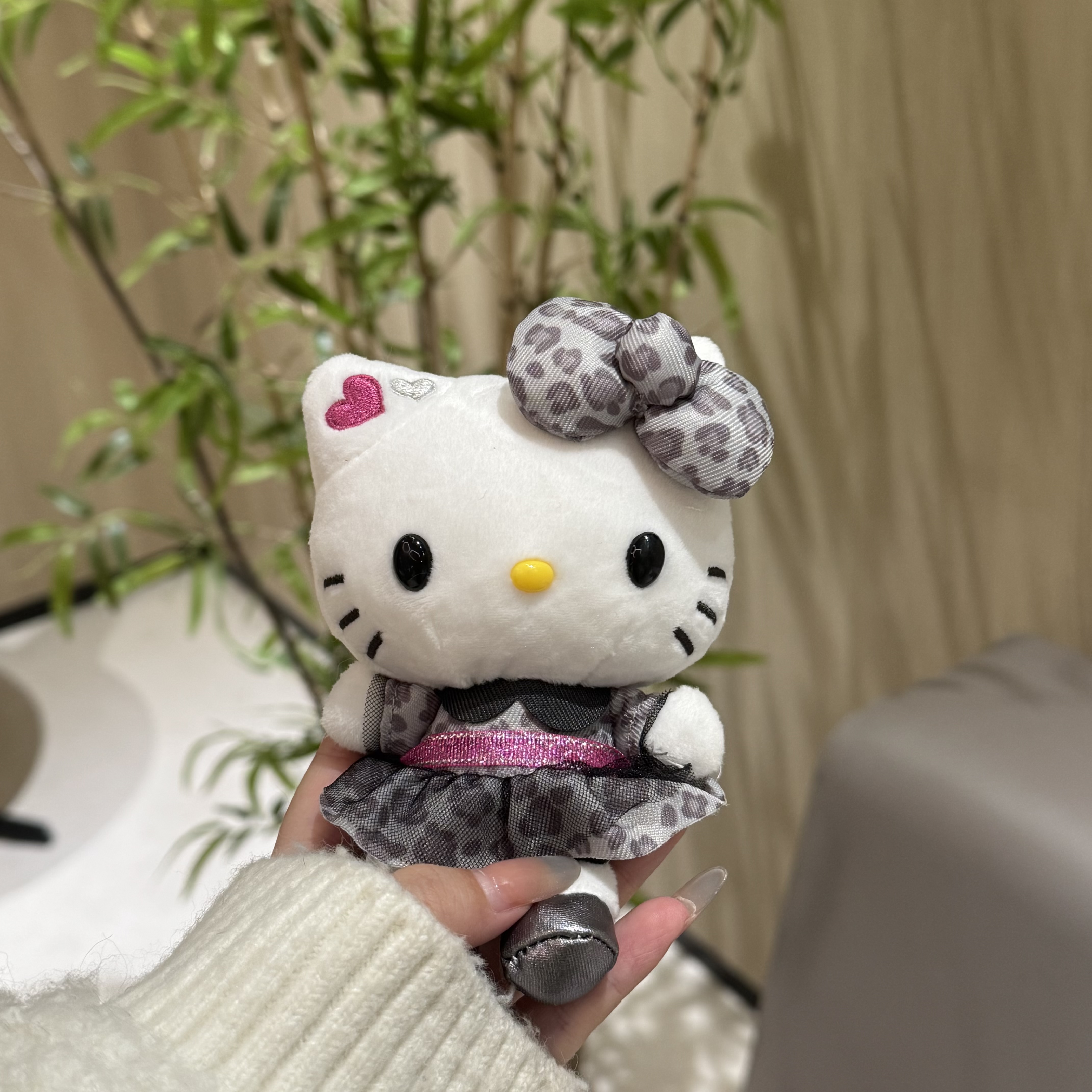 【果的kitty】平城系列联名灰色豹纹裙kitty包包挂件