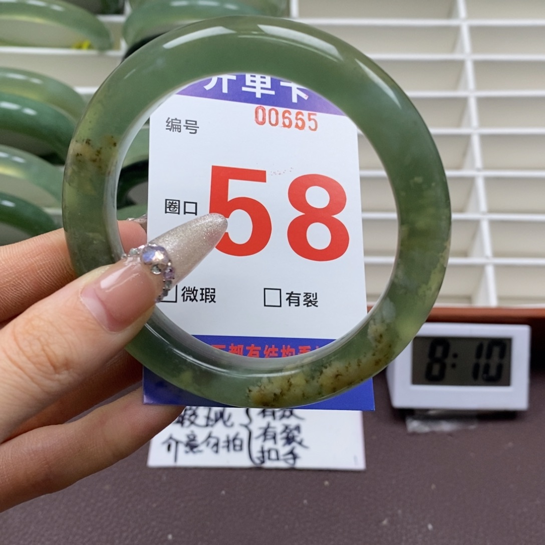 蛇纹石玉手镯未镶嵌