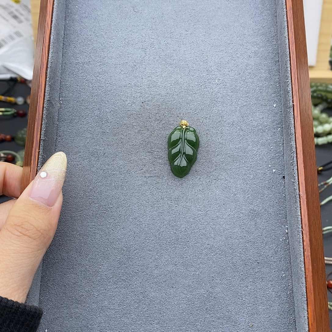 和田玉吊坠(不含链)18K金镶嵌