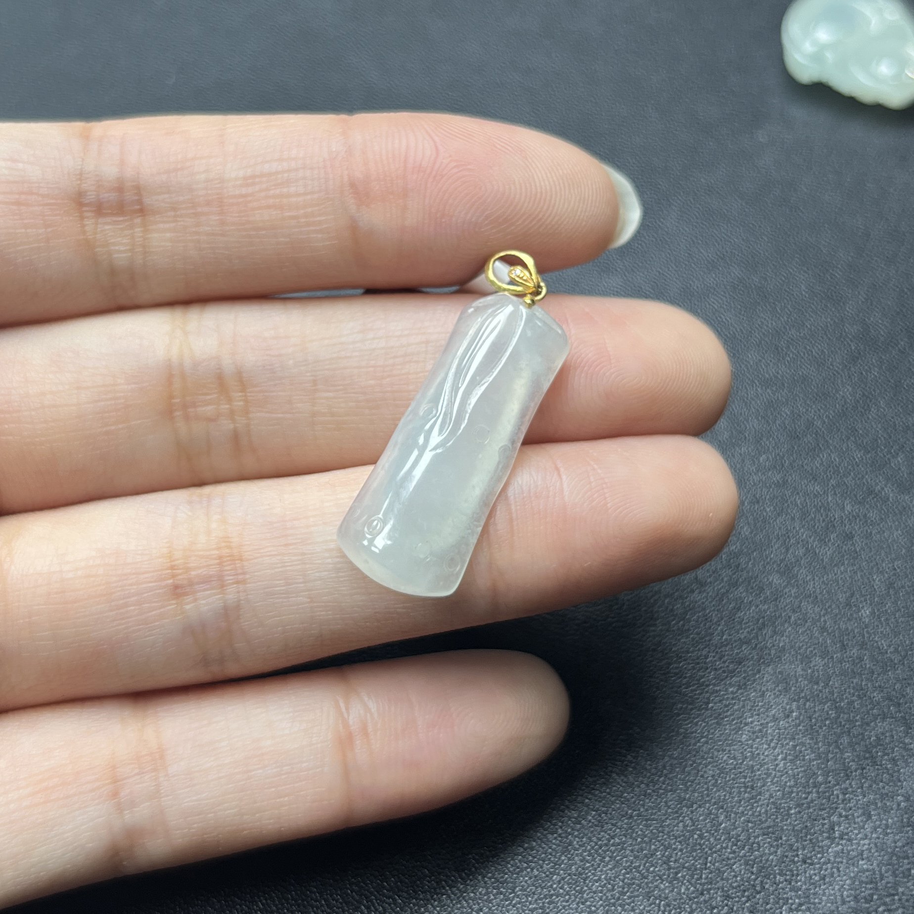 于于珠宝-天然A货缅甸翡翠冰种竹节玉石吊坠26.7x10.6x4.8mm