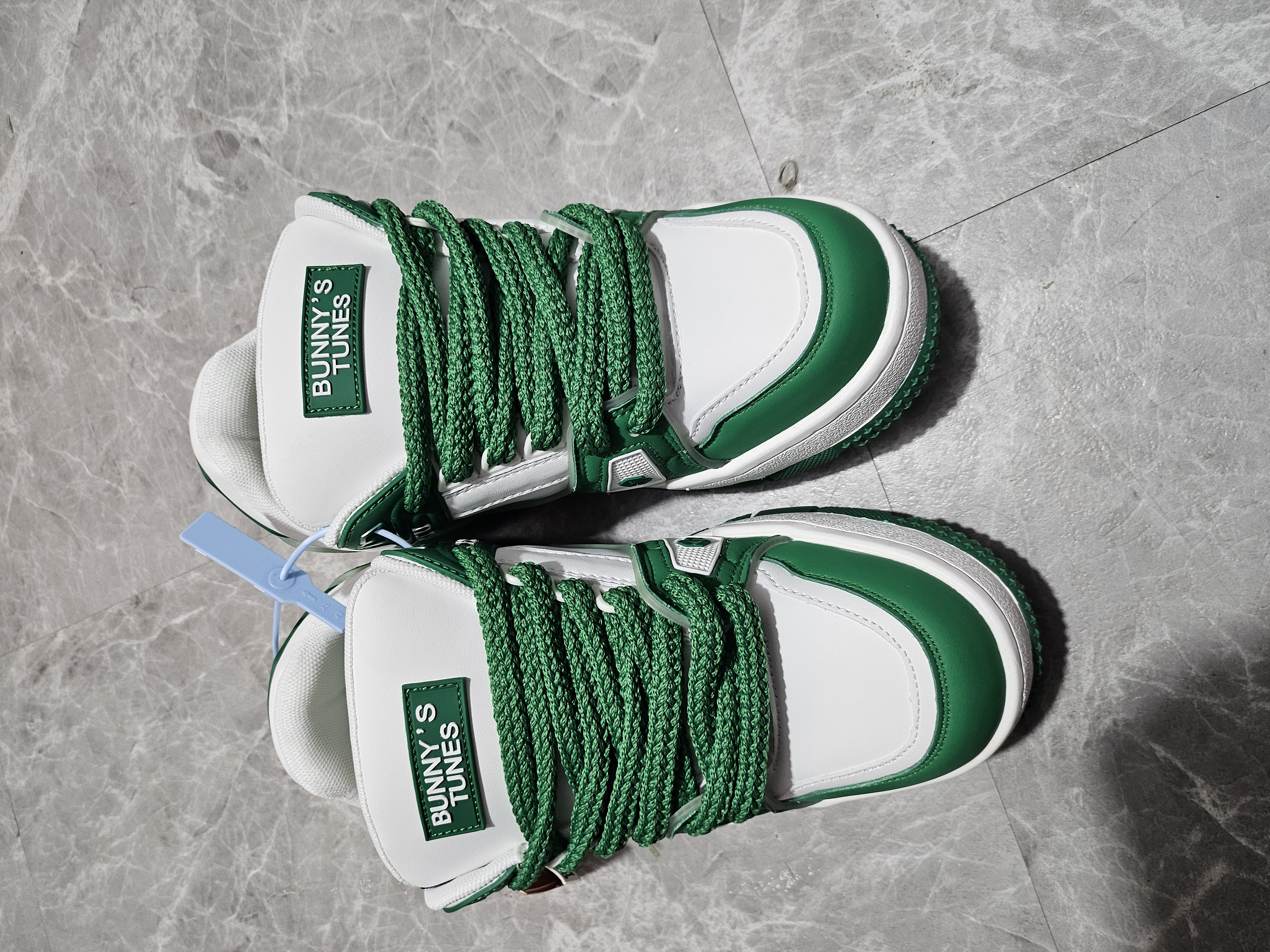 男女情侣低帮复古板鞋四季款潮流舒适透气休闲板鞋新款