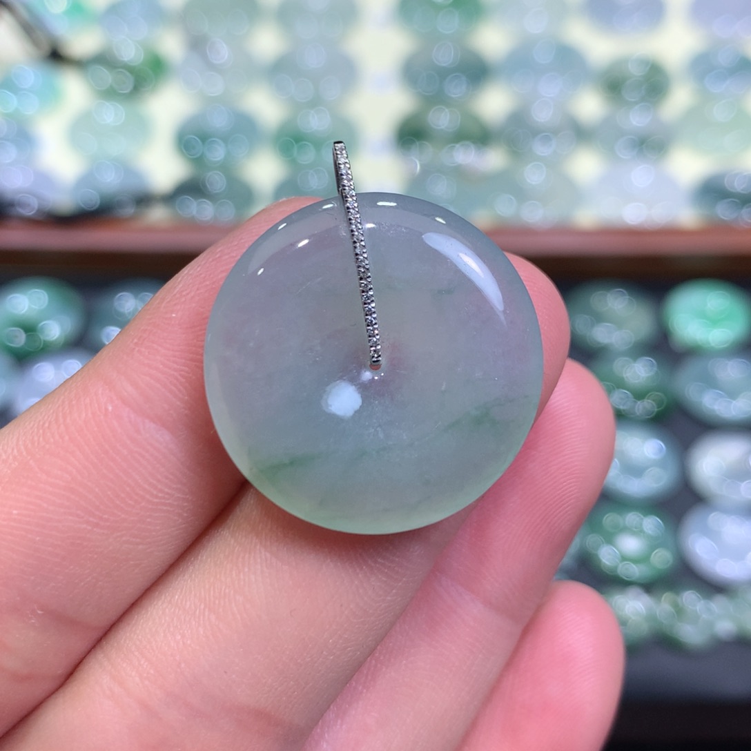 翡翠颈饰18K金镶嵌平安扣