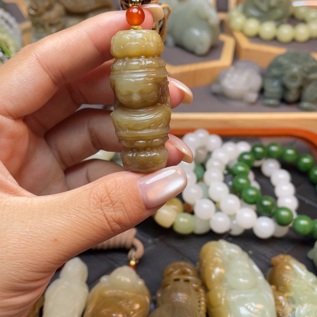 颈饰未镶嵌和田玉