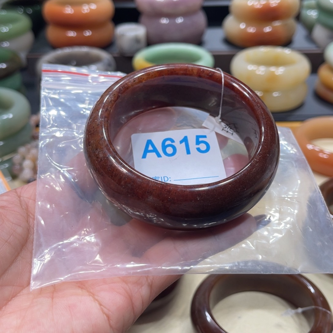 未镶嵌手镯石英岩玉淋***瑰