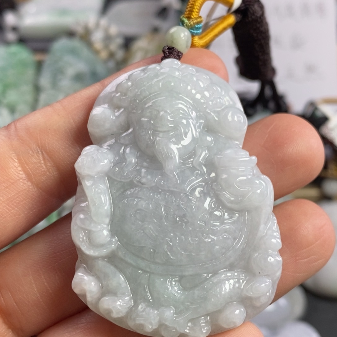 翡翠颈饰未镶嵌财神