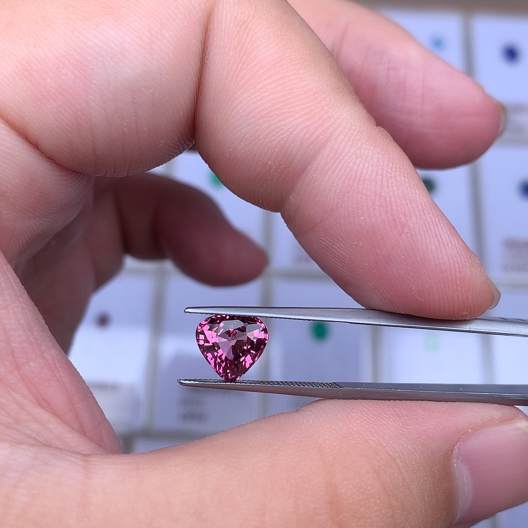 裸石未镶嵌碧玺桃心粉碧玺2.45ct