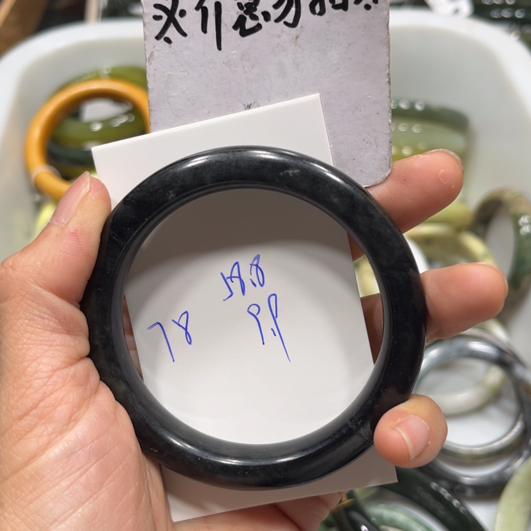 蛇纹石玉手镯未镶嵌