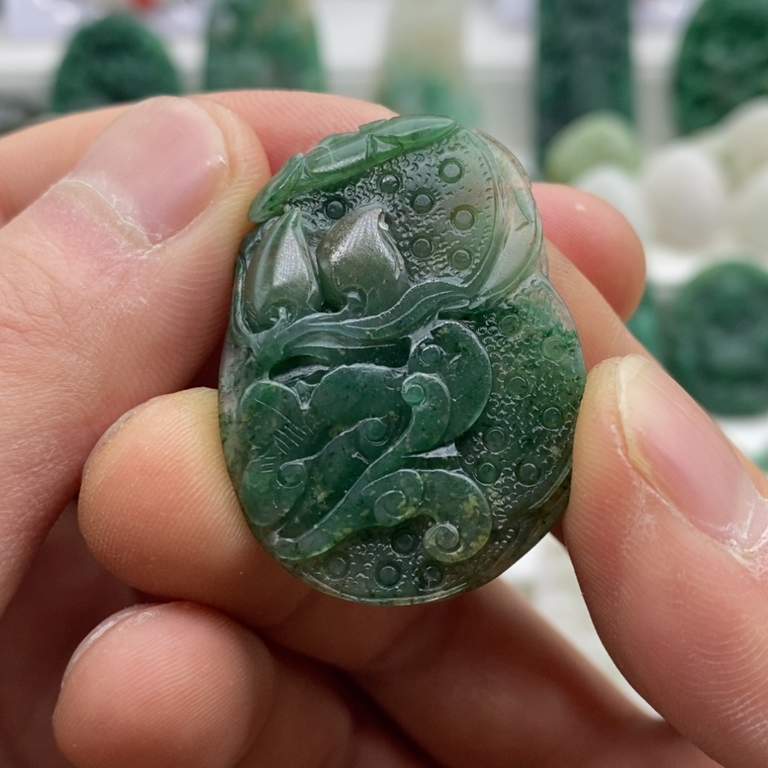 独山玉颈饰未镶嵌