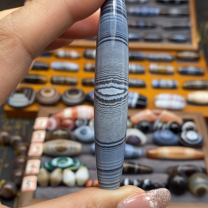 玛瑙/玉髓颈饰未镶嵌扎****?