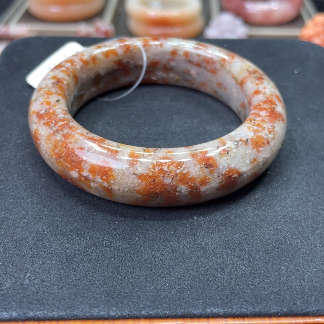 未镶嵌手镯石英岩玉