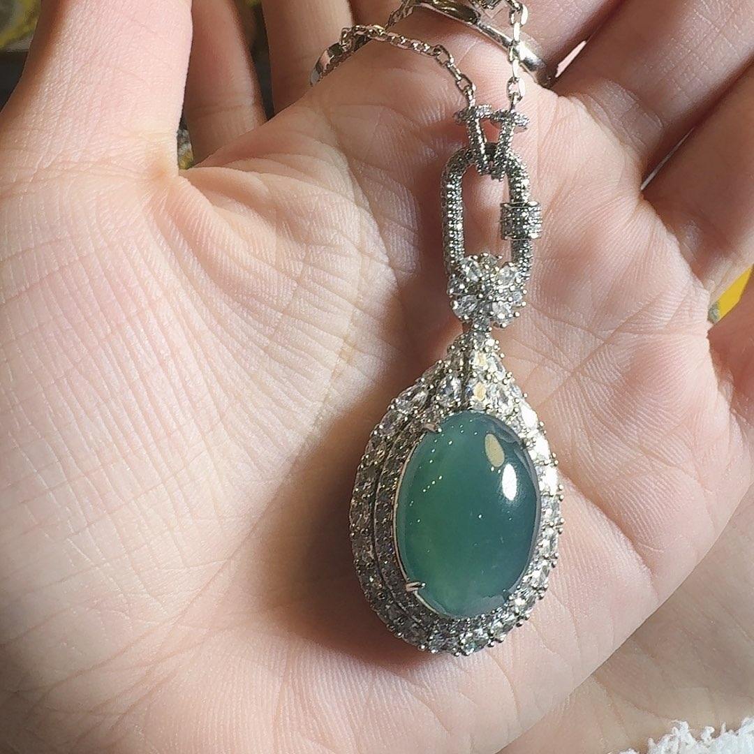 杭***宁翡翠未镶嵌颈饰翡翠