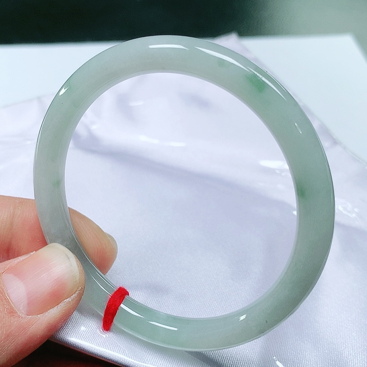 翡翠手镯未镶嵌翡翠手镯未镶嵌