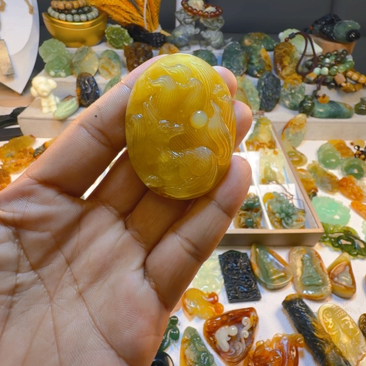 一***8蛇纹石玉未镶嵌颈饰
