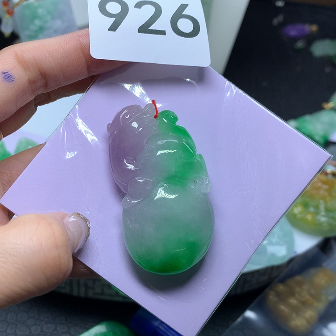 翡翠吊坠(赠链)未镶嵌