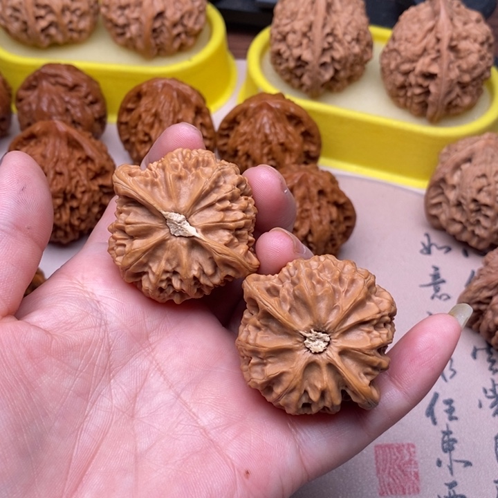 文玩核桃把件宫灯