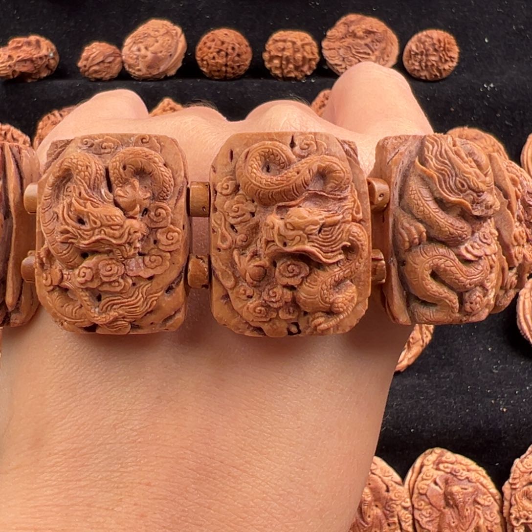 吊坠桃核用****3桃核雕刻九龙手牌