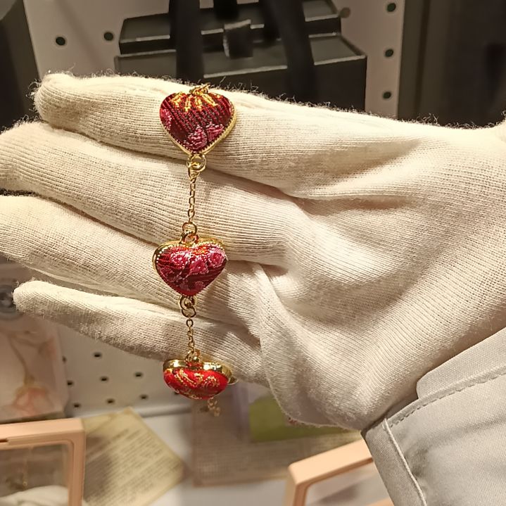 织绣和平小屋非遗蜀锦爱心手链红色