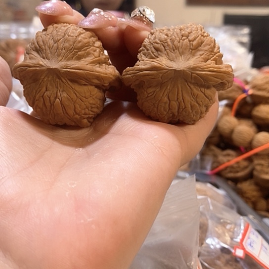 文玩核桃吊坠41血麒麟有黄