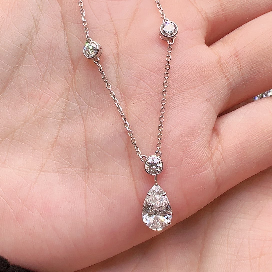 18K金镶嵌实验室培育钻石项链1.1ct K白水滴形项链45cm