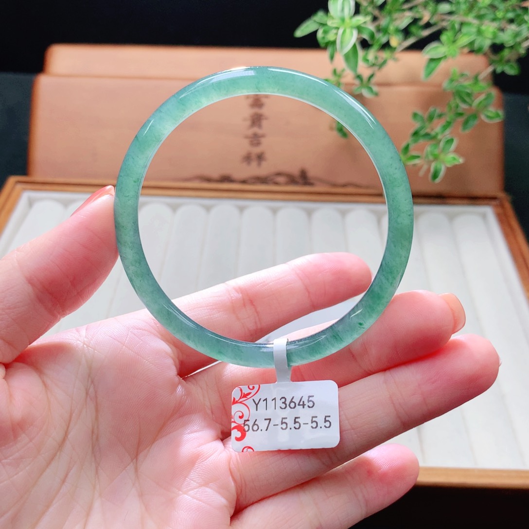 未镶嵌手镯（圆镯）翡翠