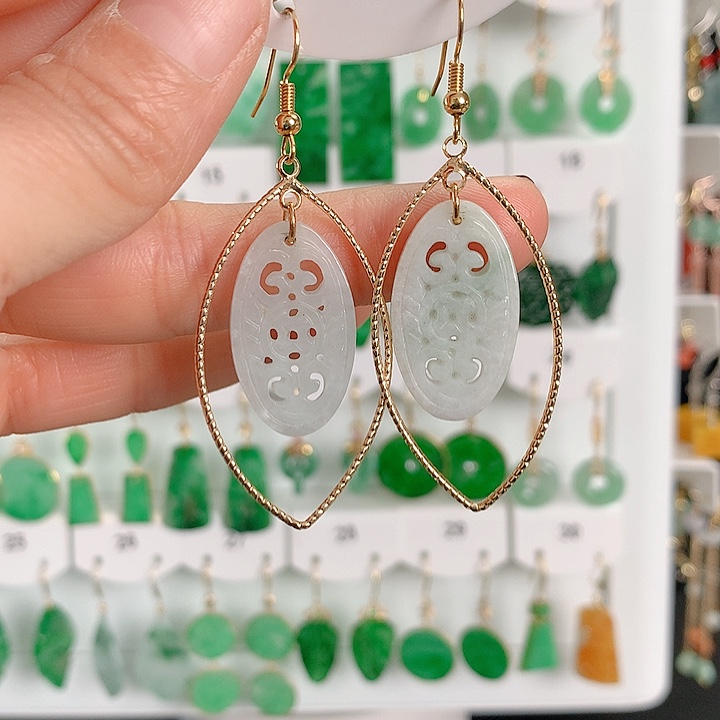 翡翠耳饰未镶嵌翡翠