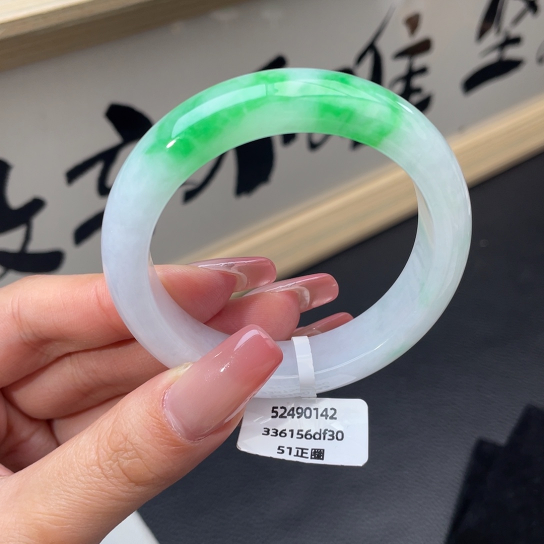 翡翠未镶嵌手镯正圈51白底青