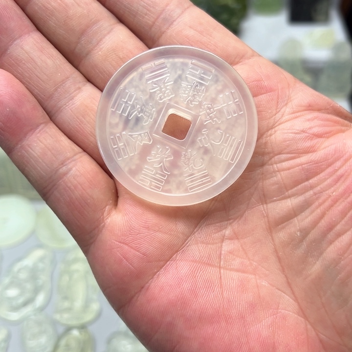 蛇纹石玉颈饰未镶嵌斑***睡