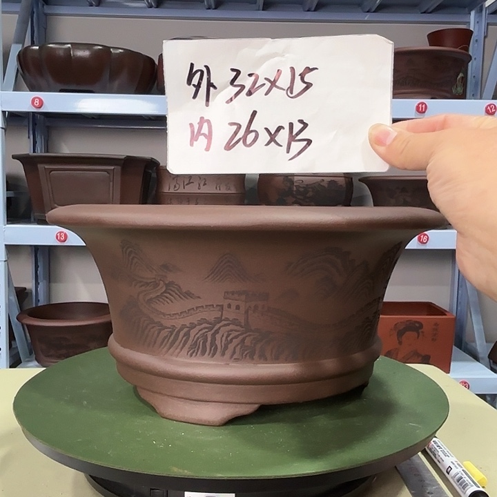 紫砂花盆刻绘长城