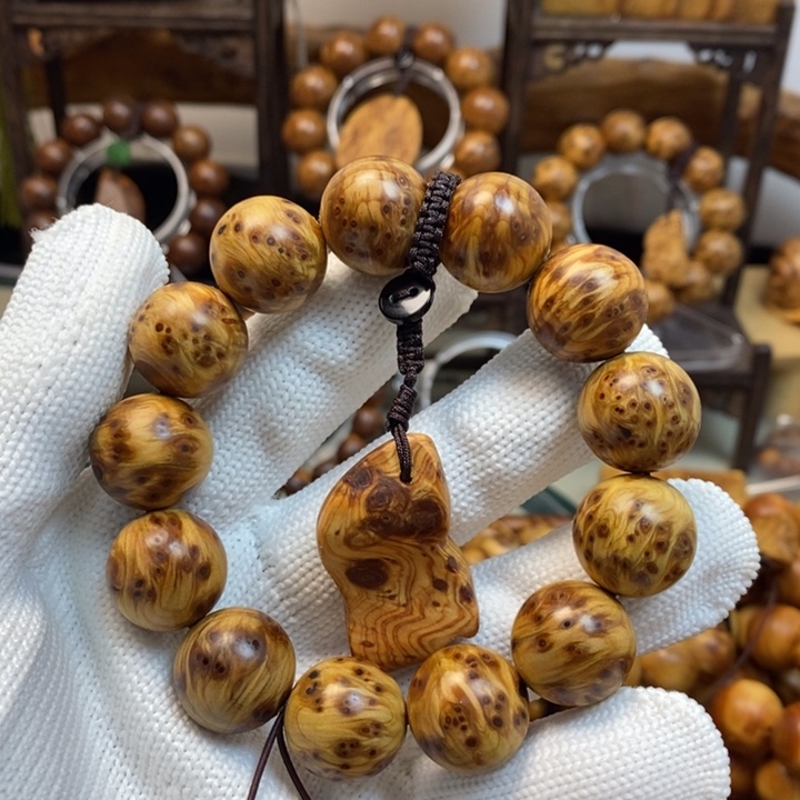 柏木哈****4太行崖柏1.8金底凤尾双面爆满