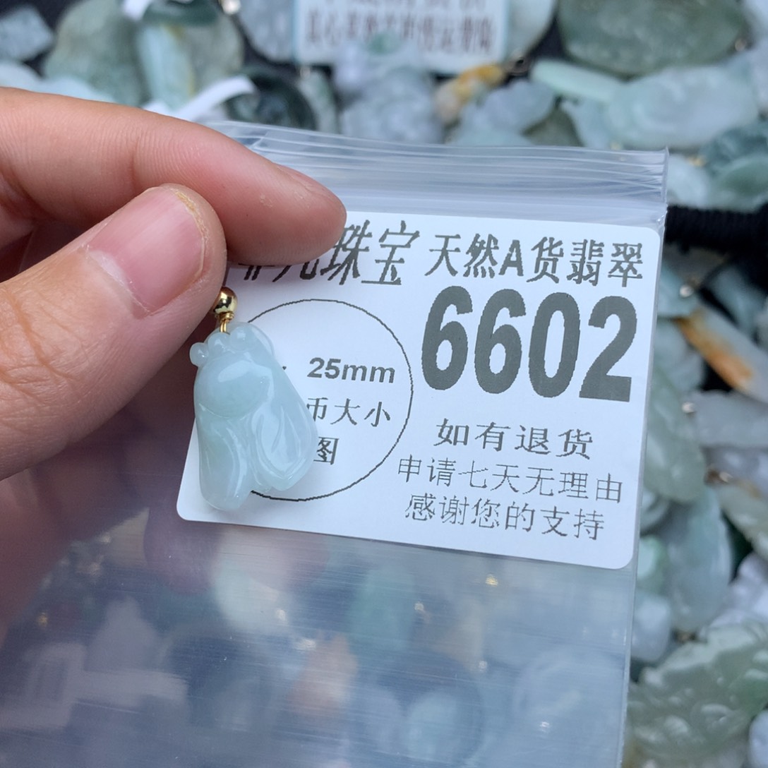 翡翠颈饰未镶嵌6602。