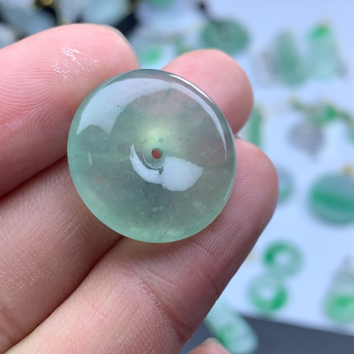 翡翠颈饰未镶嵌翡翠