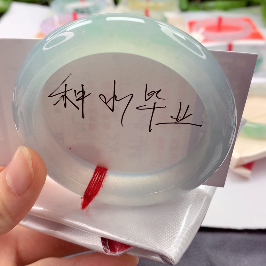 翡翠手镯未镶嵌 57.6 毕业镯，种水一致