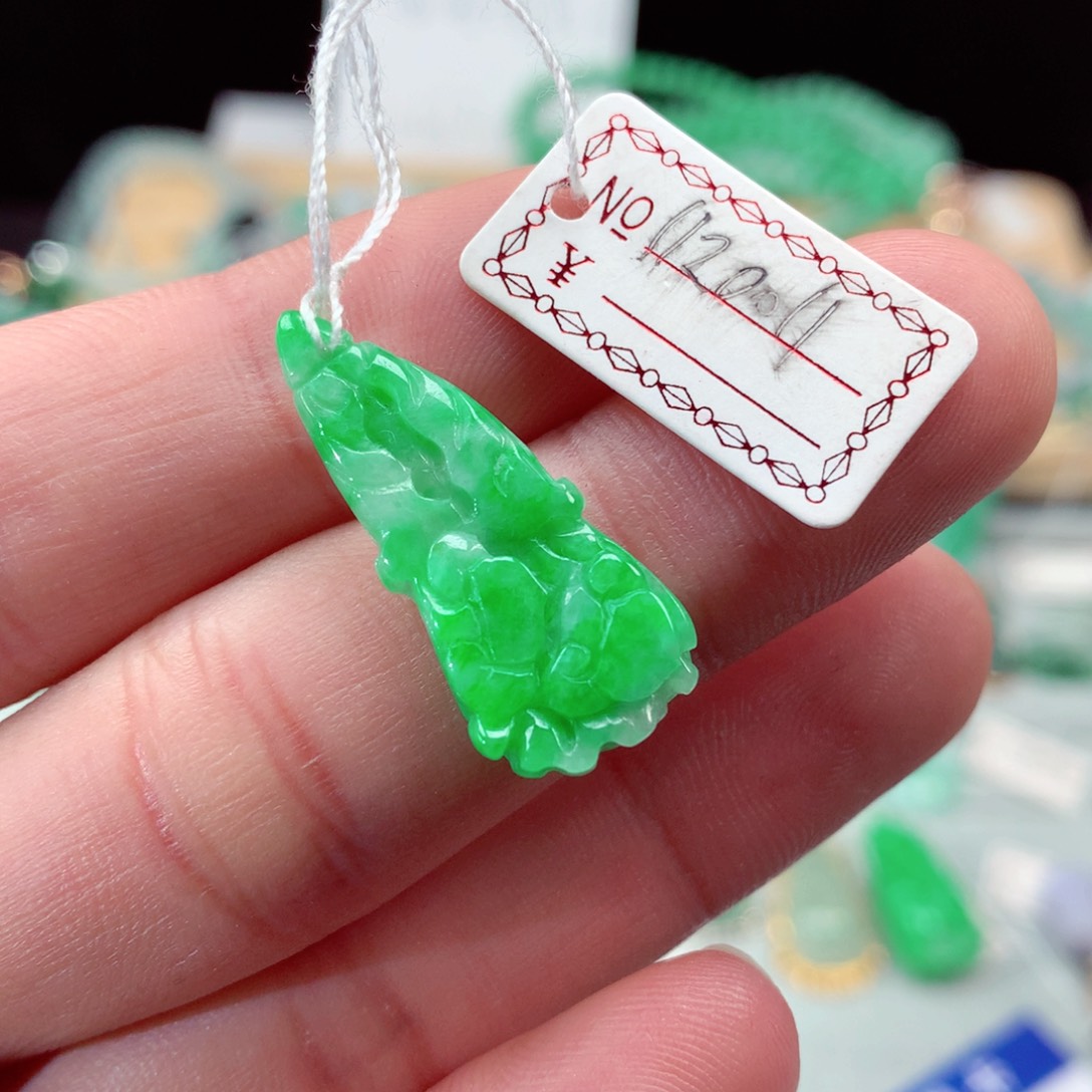 翡翠颈饰未镶嵌翡翠吊坠