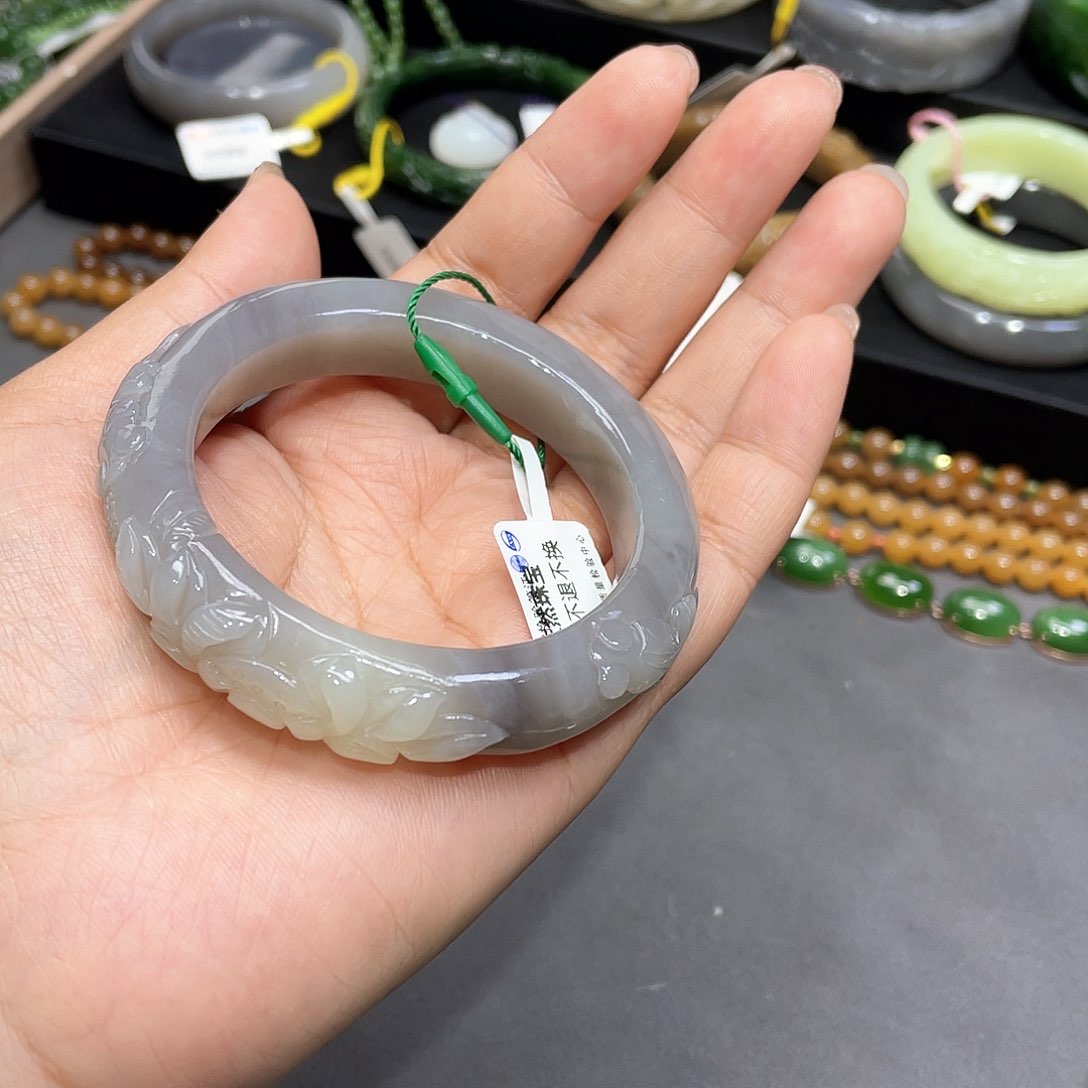 和田玉手镯56圈口24未镶嵌