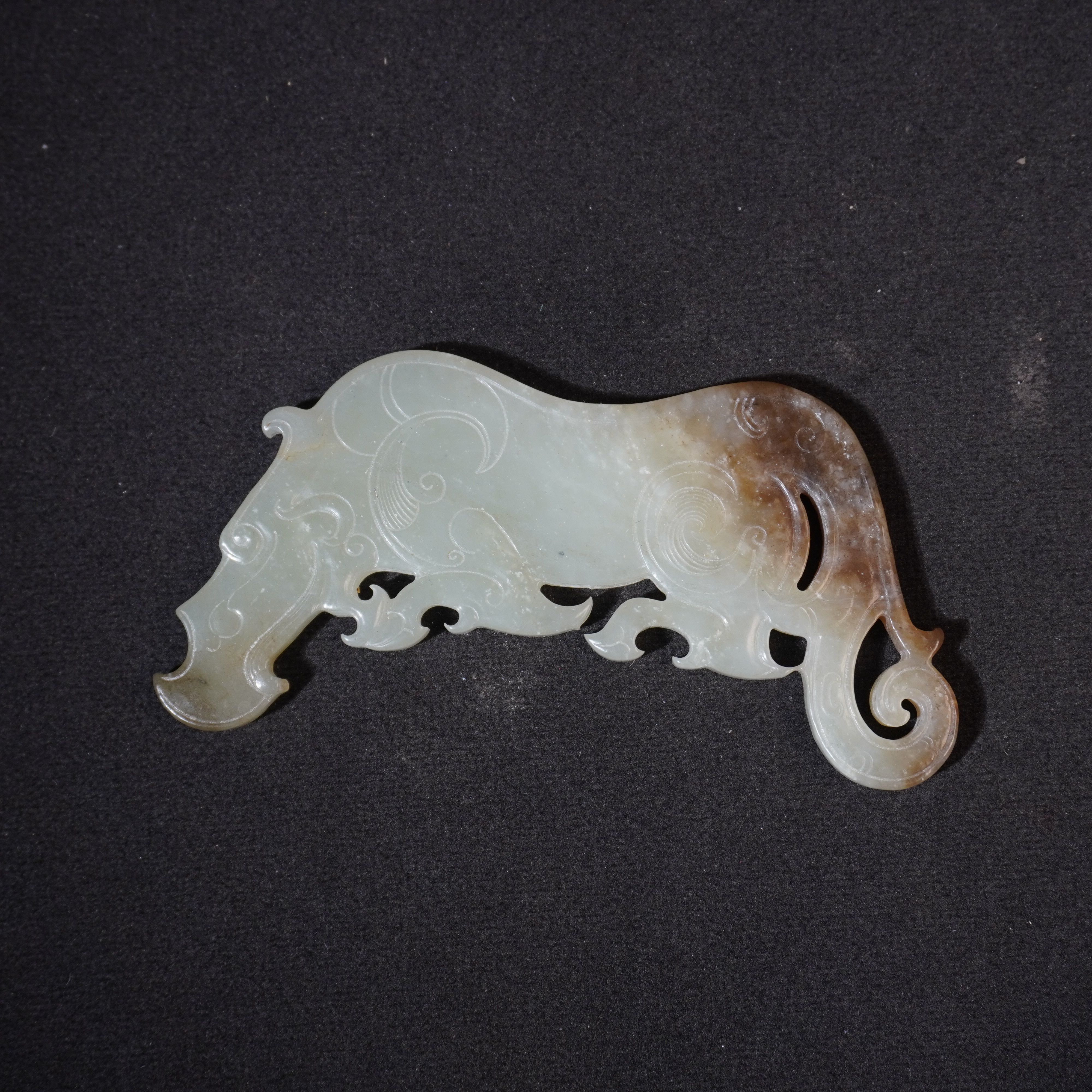 2SZ31  明 和田玉龙形佩