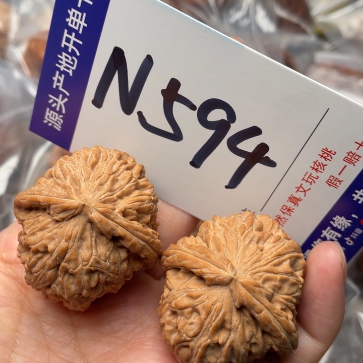 文玩核桃吊坠白狮子37尺