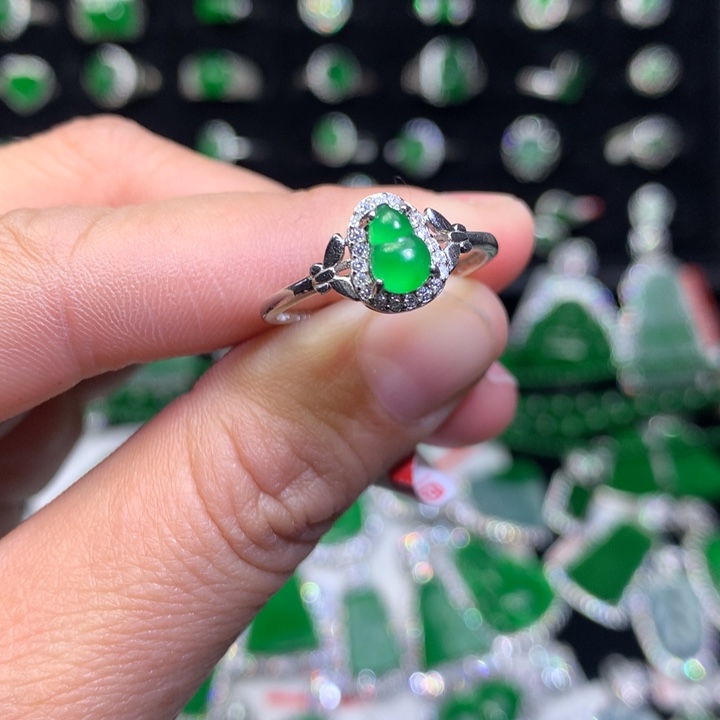 【闪购商品】翡翠颈饰银S925镶嵌天然翡翠