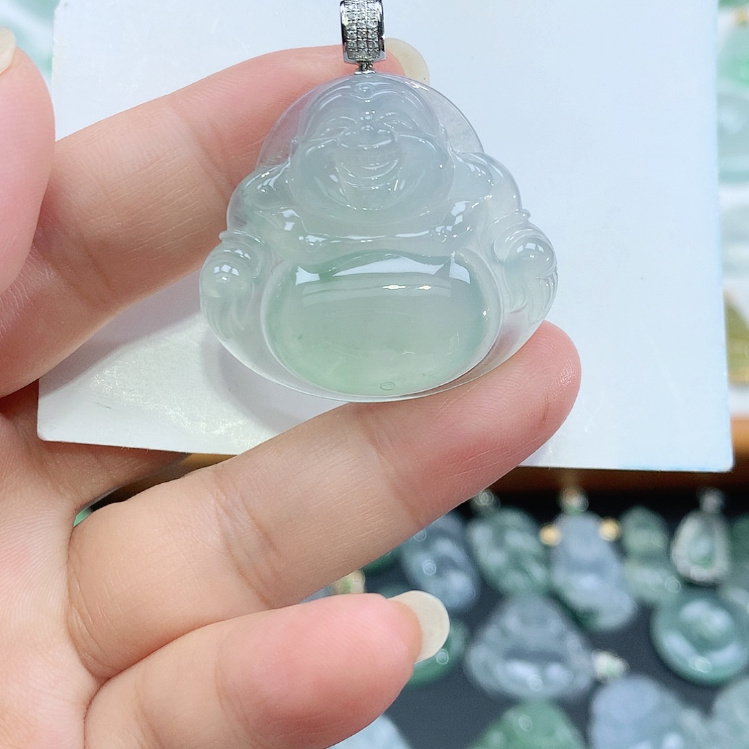 翡翠18K金镶嵌颈饰佛