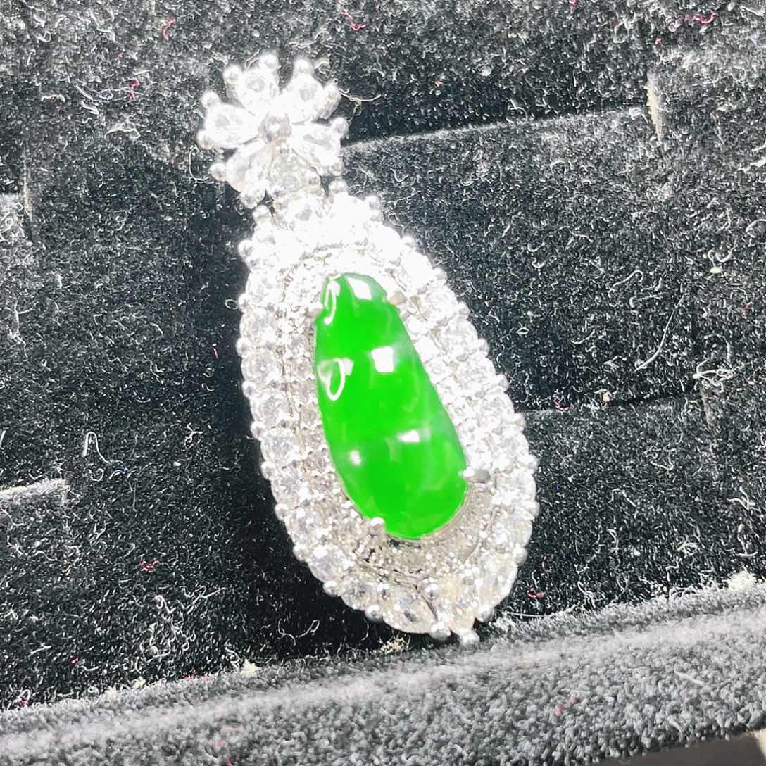 翡翠未镶嵌颈饰38