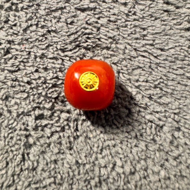 南红镶嵌18k金标 直径9和11两个尺寸 老型珠规整好用好看