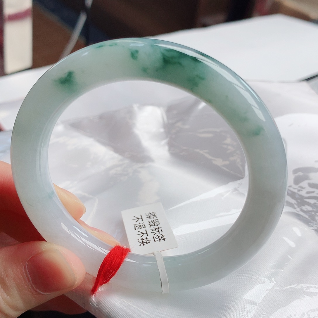 翡翠手镯未镶嵌天然翡翠A货