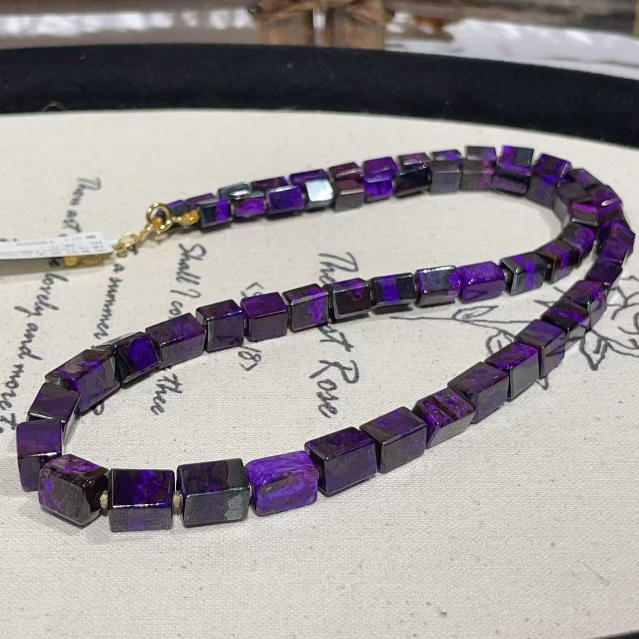 南非舒俱来丝绒四棱珠项链/18k/45cm（孤介）AZB10423