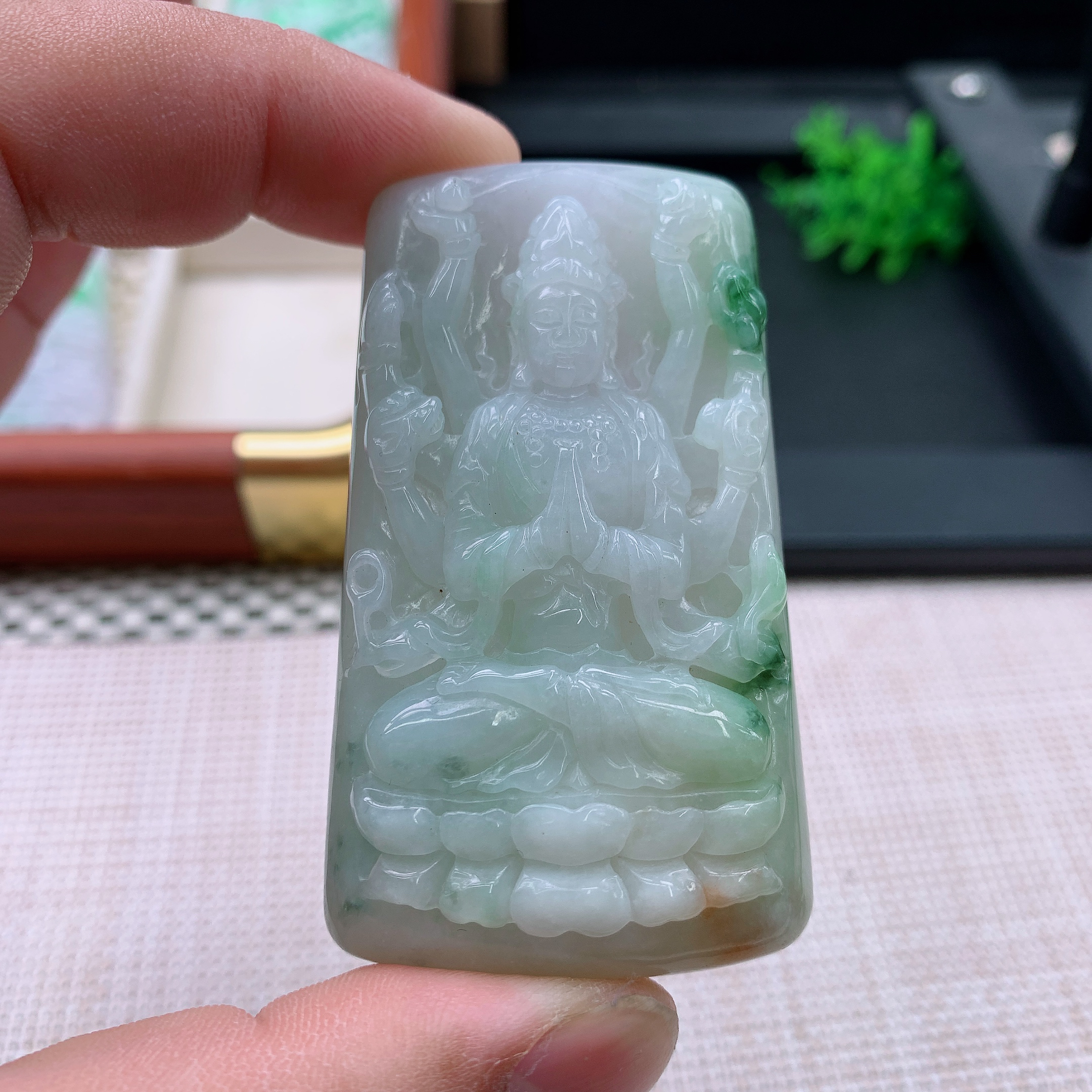 天然A货翡翠千手观音吊坠挂件68.4-38.4-11.7